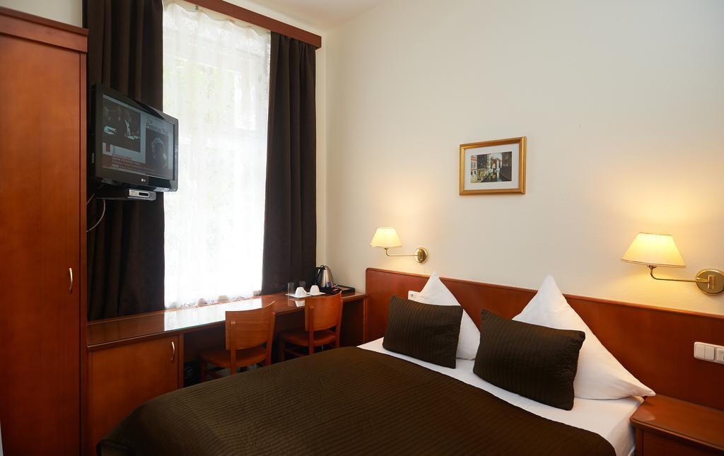 Hotel Andel Prag Exteriör bild