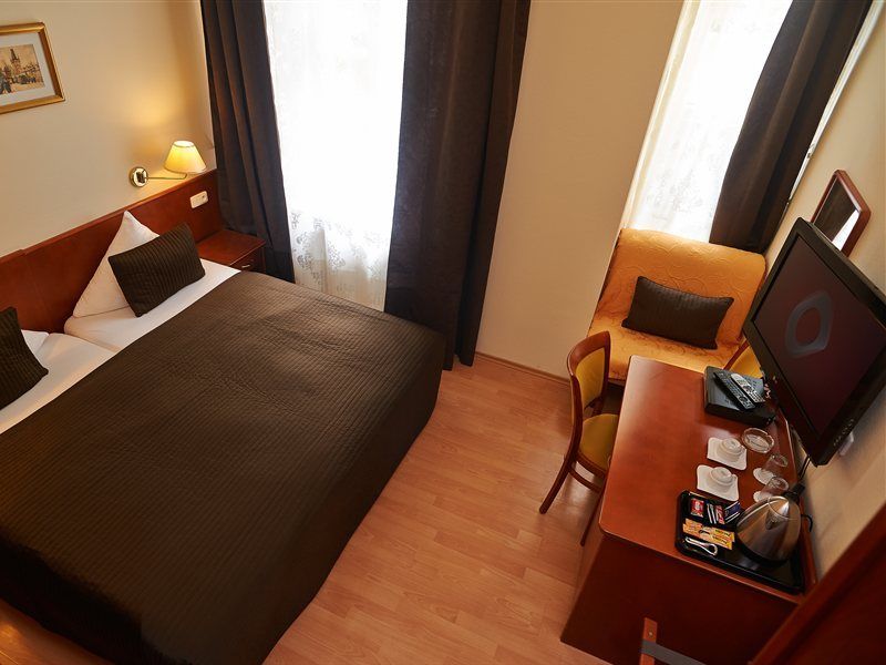 Hotel Andel Prag Exteriör bild